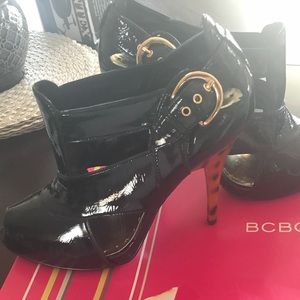 Beautiful like new peep toe pumps